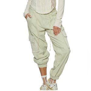 184. POL Pistachio Green Lace Pocketed Jogger Pant NWT